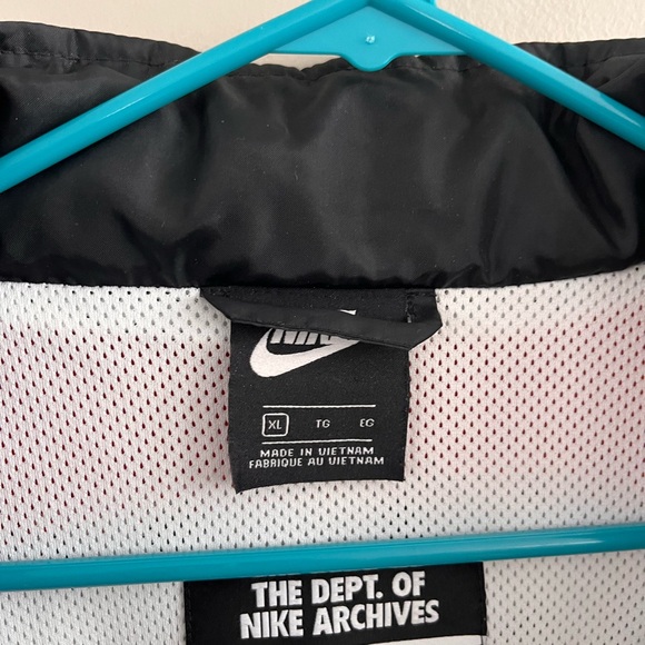 Nike 89 Official Reissue Windbreaker Jacket Black White Red Men's XL - Picture 3 of 6